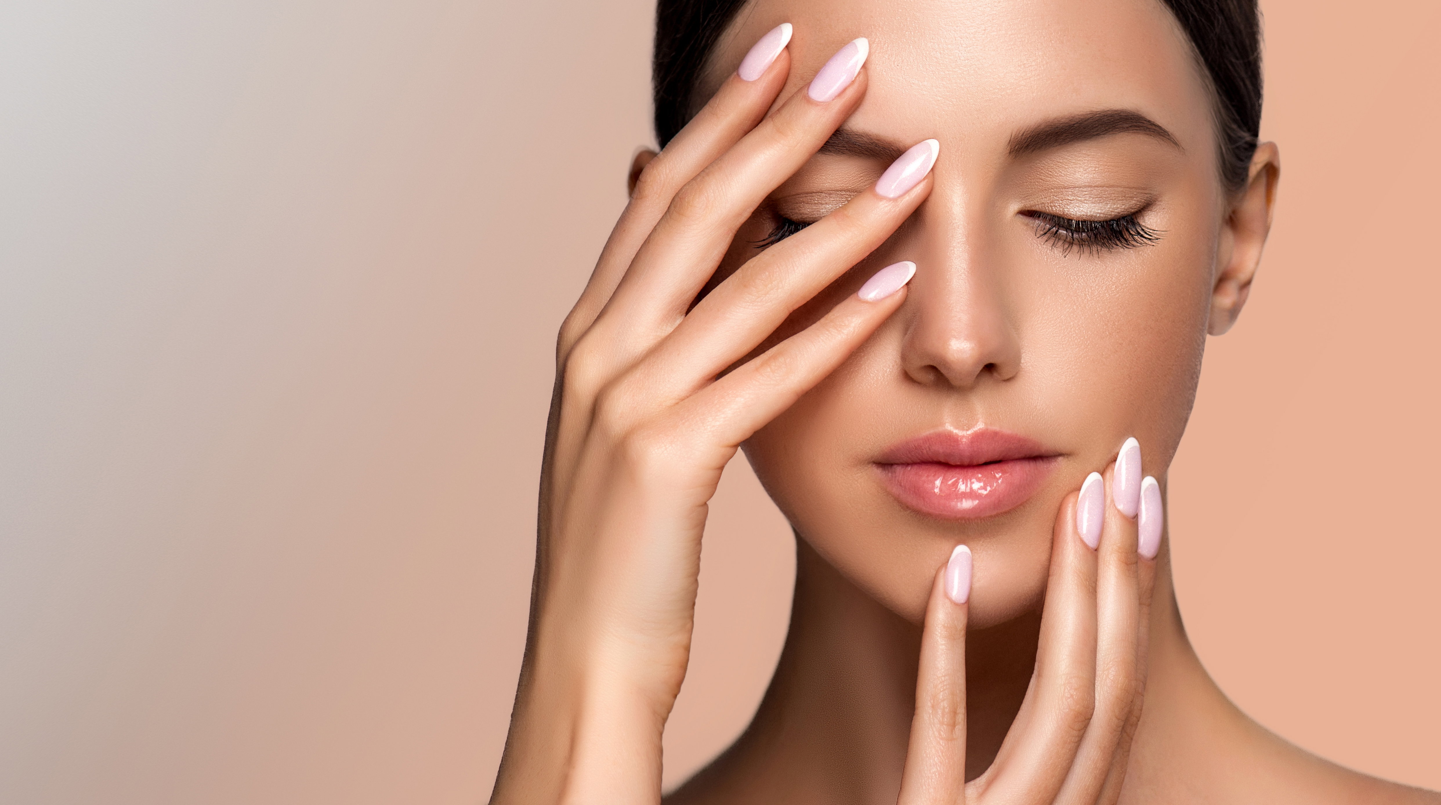Tulle nails - trend manicure