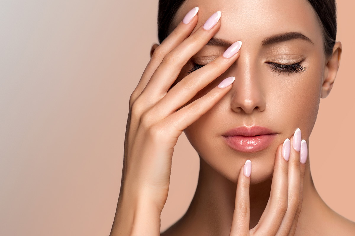 Tulle nails - trend manicure