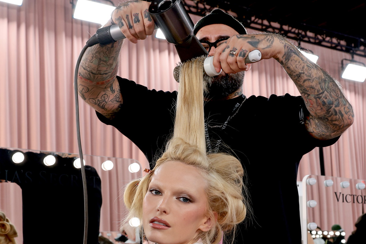 Victoria's Secret Fashion Show 2025 - Hair & Makeup