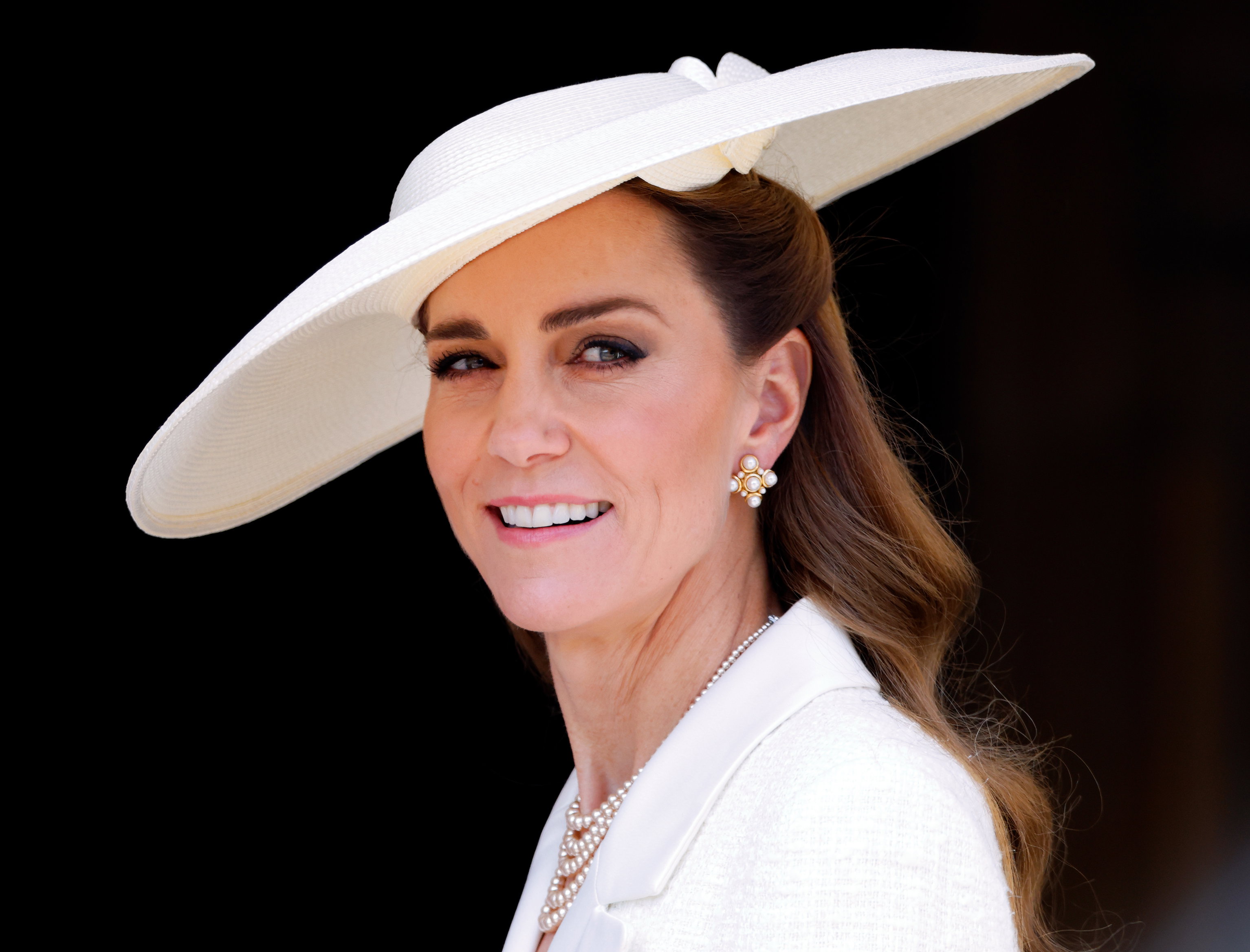 Księżna Kate na biało