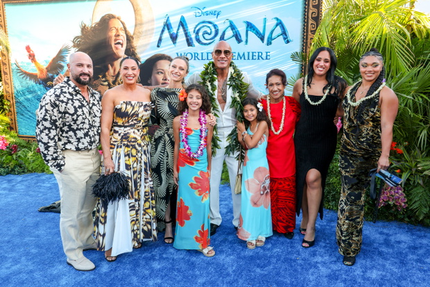 Dave Rienzi, Dany Garcia,, Lauren Hashian, Jasmine Johnson, Dwayne Johnson, Tiana Johnson, Ata Johnson, Ava Raine i Tatyanna Dumas. Światowa premiera filmu "Vaiana". Hollywood Bowl in Los Angeles, California, 7.07.2026.