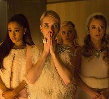 Serial "Scream Queens", sezon 1. Ariana Grande, Emma Roberts, Abigail Breslin i Billie Lourd