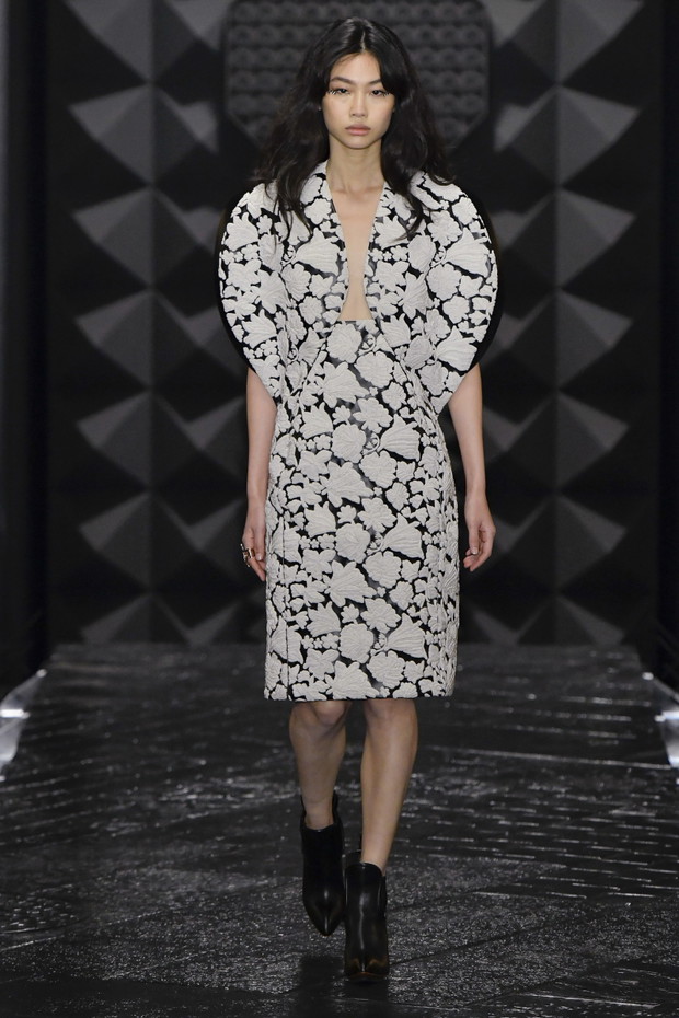 Louis Vuitton - Runway - Fall/Winter 2023-2024 Paris Fashion Week