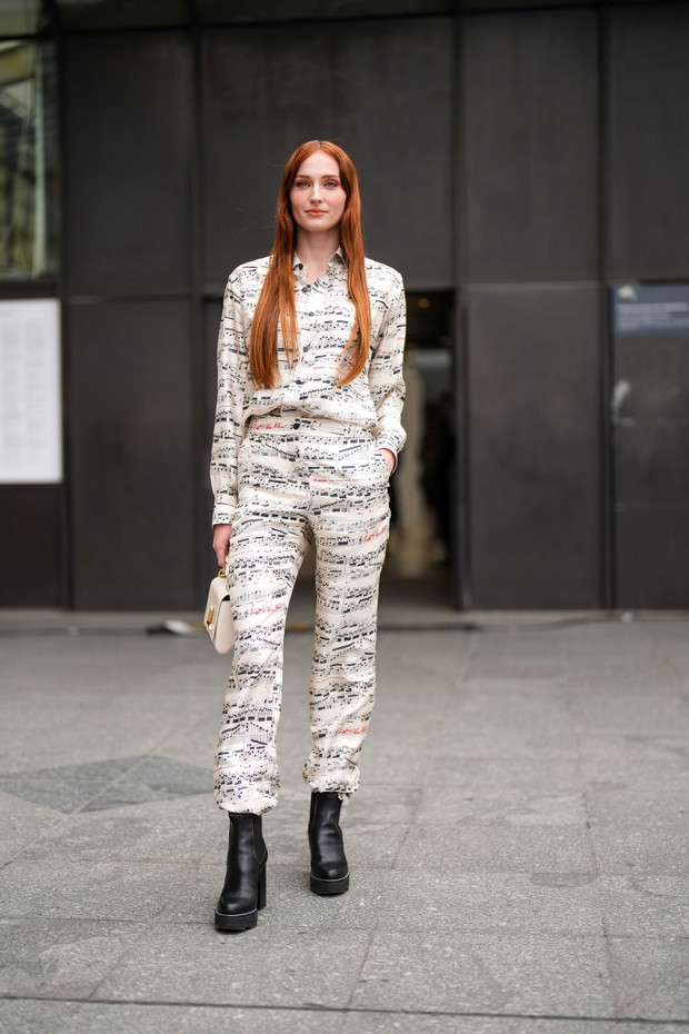 Street Style - Paris Fashion Week - Womenswear Fall Winter 2023 2024 : Day Eight
