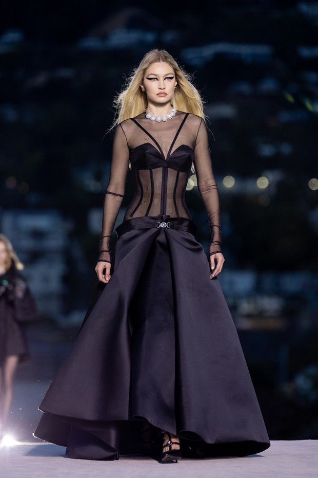 Versace FW23 Show - Runway Show
