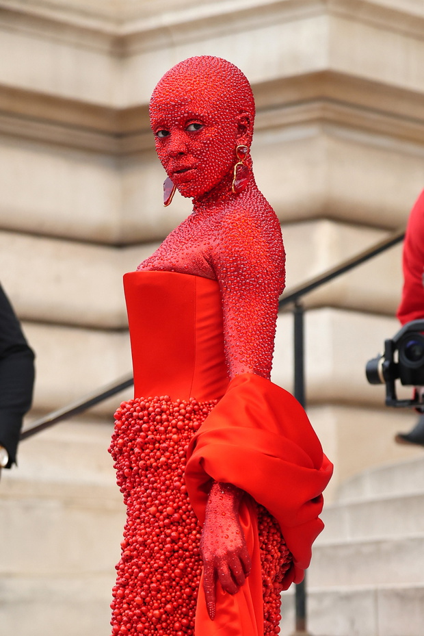 Schiaparelli : Outside Arrivals - Haute Couture Spring Summer 2023