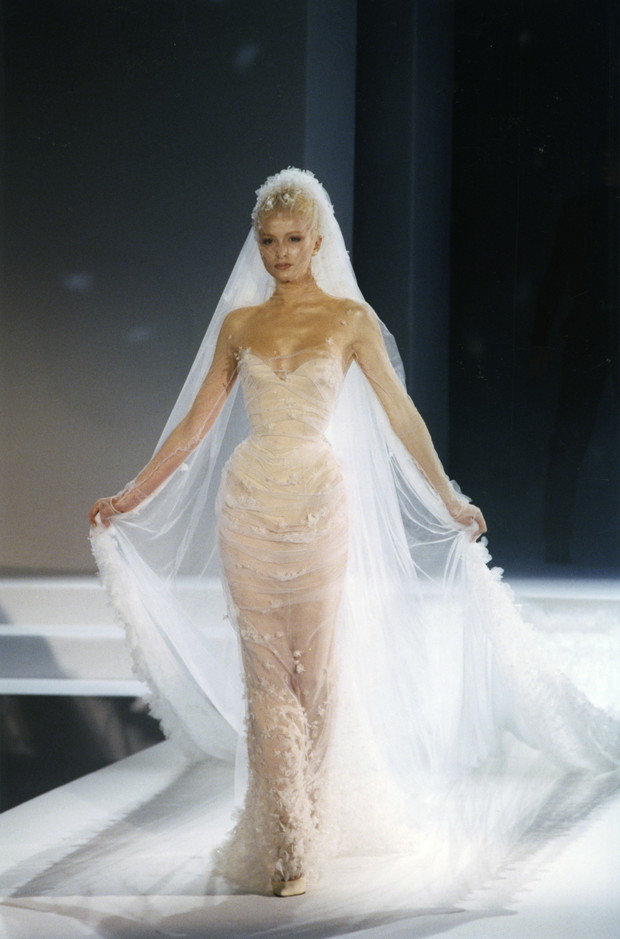 Défilé Thierry Mugler Haute Couture Automne-Hiver 2000