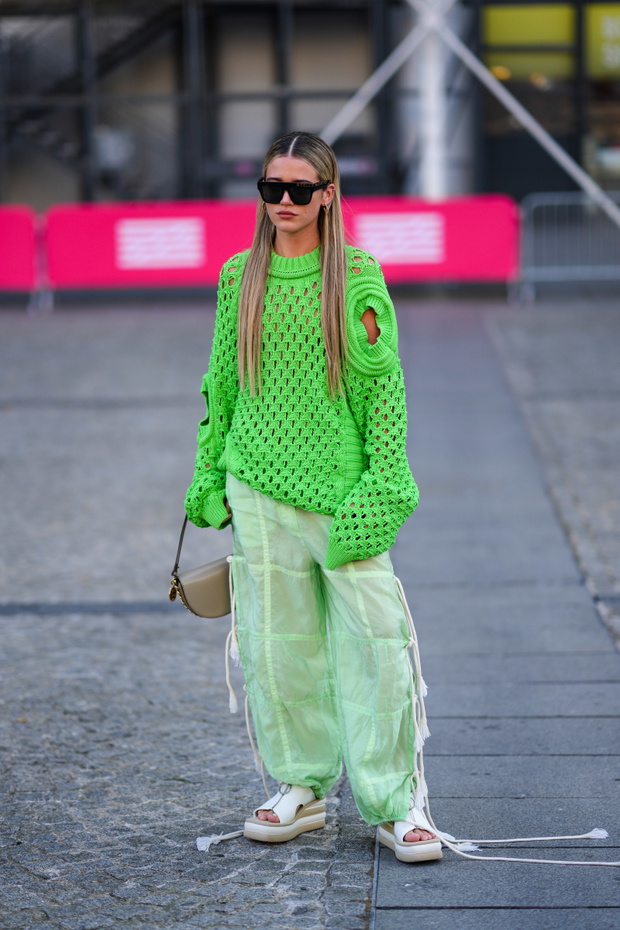 Street Style : Day Eight - Paris Fashion Week - Womenswear F/W 2022-2023