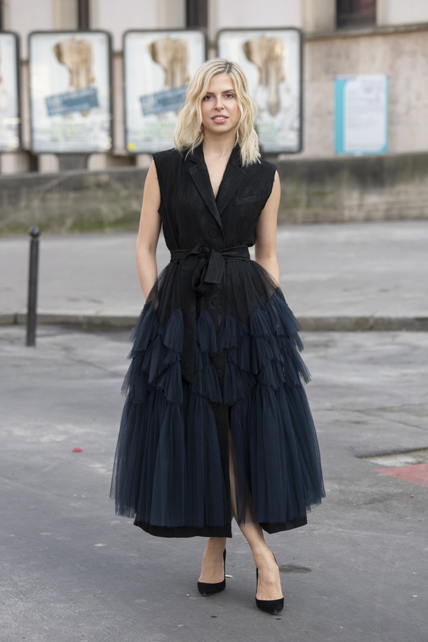 Street Style - Paris Fashion Week Womenswear Fall/Winter 2019/2020 : Day Three