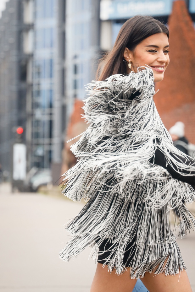 Street Style - Paris Fashion Week - Womenswear Fall/Winter 2020/2021 : Day Five