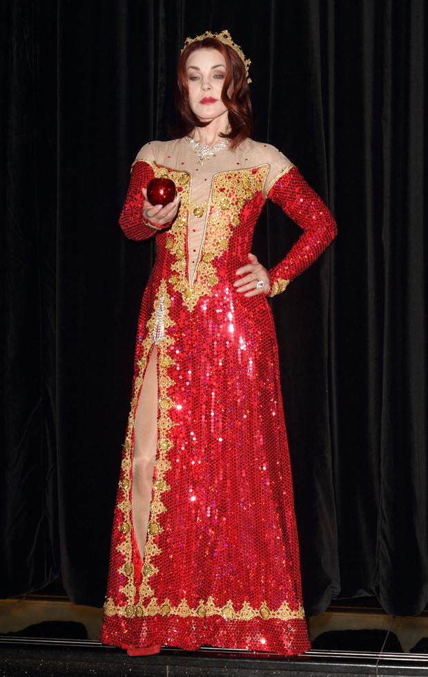 Priscilla Presley stars in 'Snow White and the Seven Dwarfs' pantomime at the New Wimbledon Theatre - photocall with cast at the Savoy Hotel, The Strand, London - September 25th 2012
Photo by Keith Mayhew