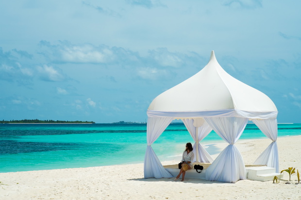 Girl in a tent on the shores of the azure ocean (Maldives - Lhav