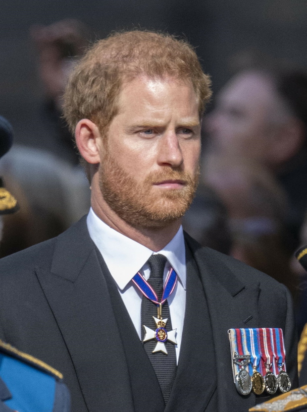 Trumna z cia?em królowej El?biety II przyby?a do Pa?acu Westminsterskiego