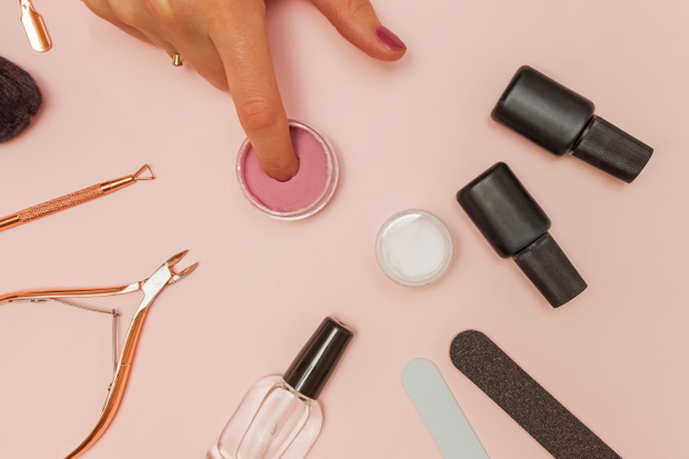 Dip Powder manicure