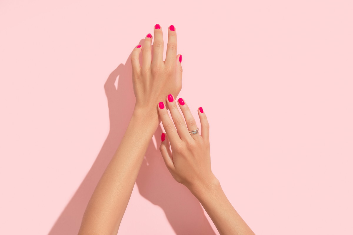 Różowy manicure idealny na lato