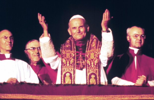 16.10.1978 - Karol Wojtyła tuż po tym, jak został wybrany przez konklawe na papieża