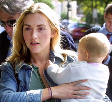 Kate Winslet z córką Mią. 2001 rok