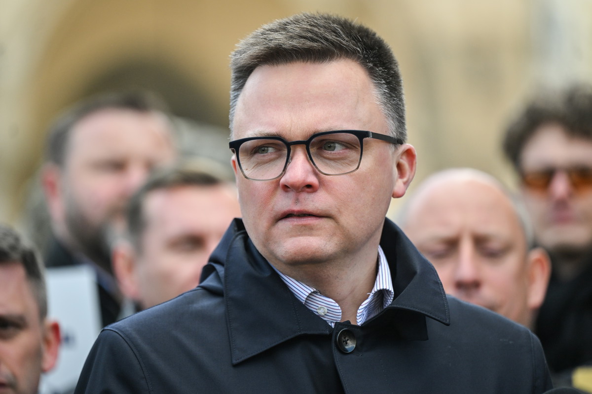Szymon Hołownia na briefingu w Krakowie