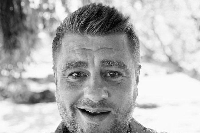 Tomasz Jakubiak, zdjęcie pożegnalne w dniu śmierci kucharza - jamnik