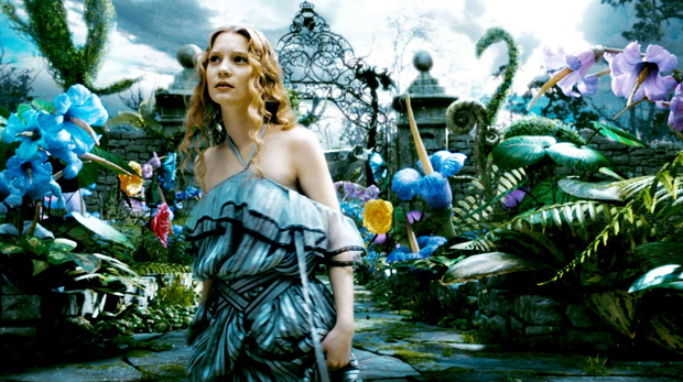 Mia Wasikowska, kadr z filmu Alicja w Krainie Czarów 2010 r.