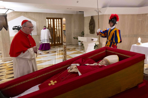Papież Franciszek w trumnie, Dom Świętej Marty, poniedziałek, 21.04.2025 r.
