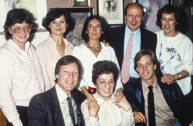 Richard Chamberlain, Martin Rabbett oraz dziennikarze magazynu „Sorrisi e Canzoni”: Antonella Giola, Fiorenza Botta, Rosanna Mani, Simona Morini i naczelny Gigi Vesigna. Mediolan, 1983 rok