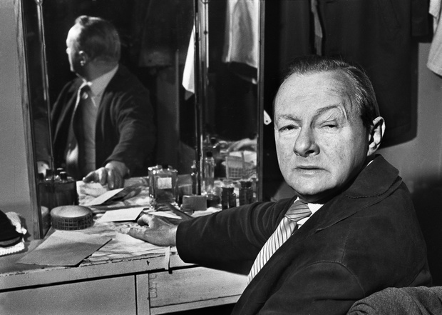 Tadeusz Fijewski w garderobie teatralnej