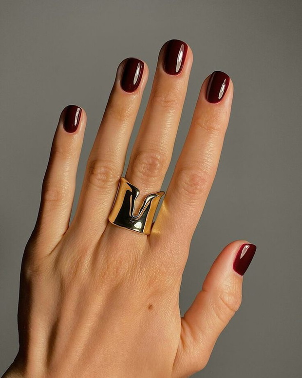 Black Cherry Is Replacing Oxblood As Fall's Moodiest Manicure Color — The Zoe Report