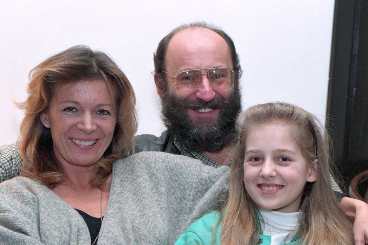 jamniki Warszawa, 02.1991 r. Piotr Fronczewski z żoną i córką Magdaleną