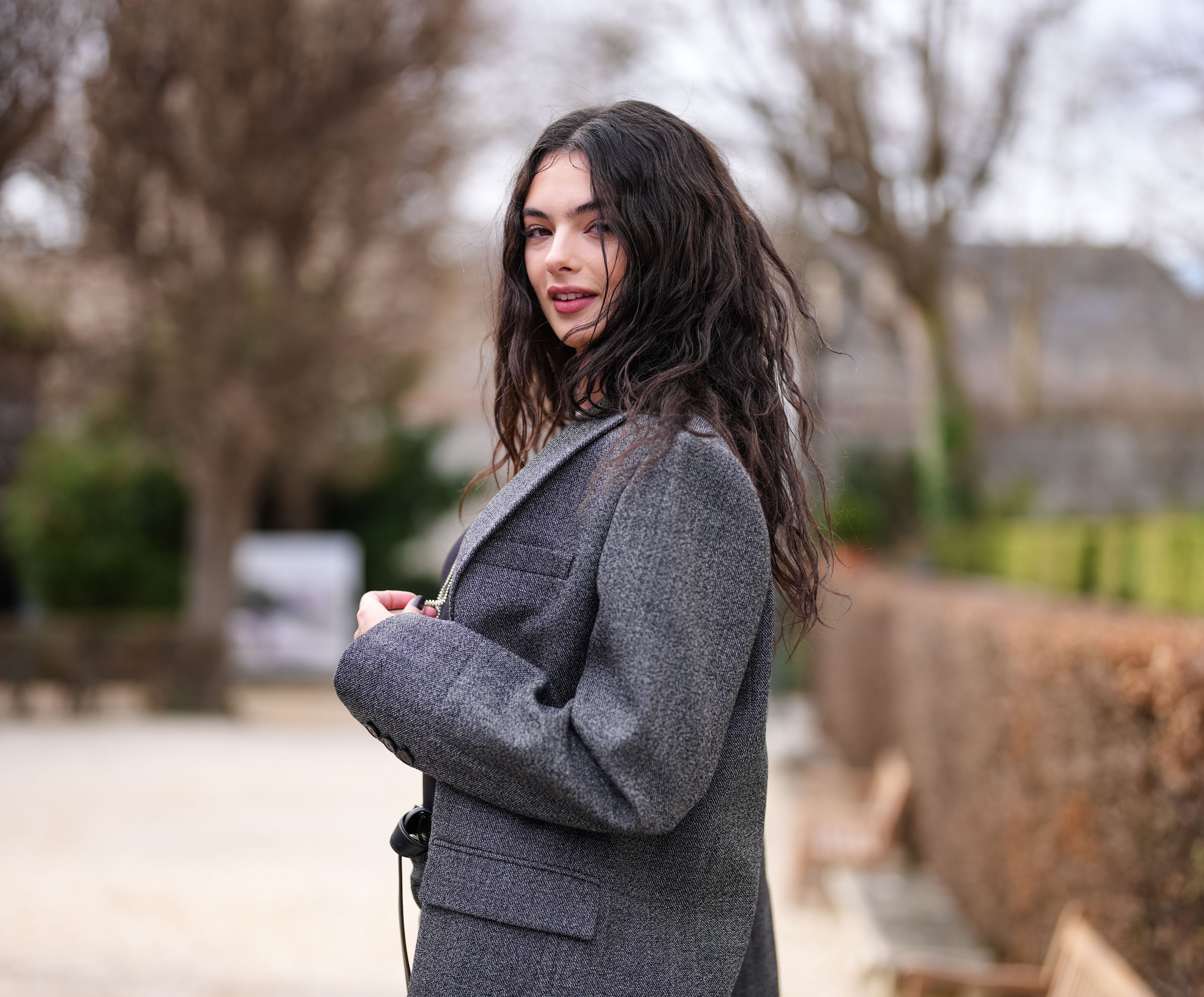 Street Style - Paris Fashion Week - Haute Couture Spring-Summer 2025 - Day One