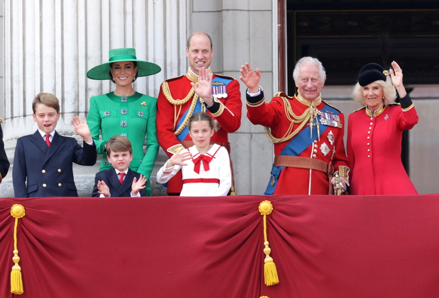 Brytyjska rodzina królewska, 2023 rok. Król Karol III, królowa Camilla, książkę William, książę Louis, księżniczka Charlotte, książę George, księżna Kate