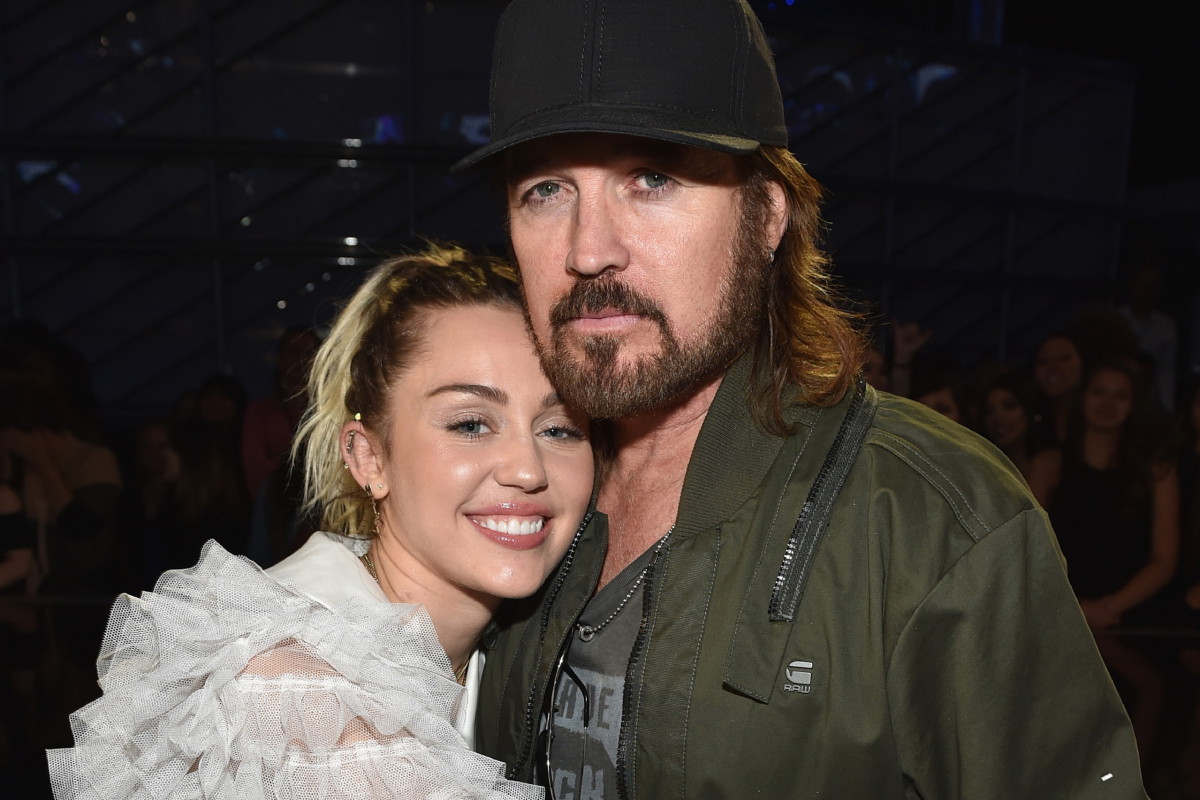 jamniki (Miley Cyrus i Billy Ray Cyrus 2017 r. Nevada.