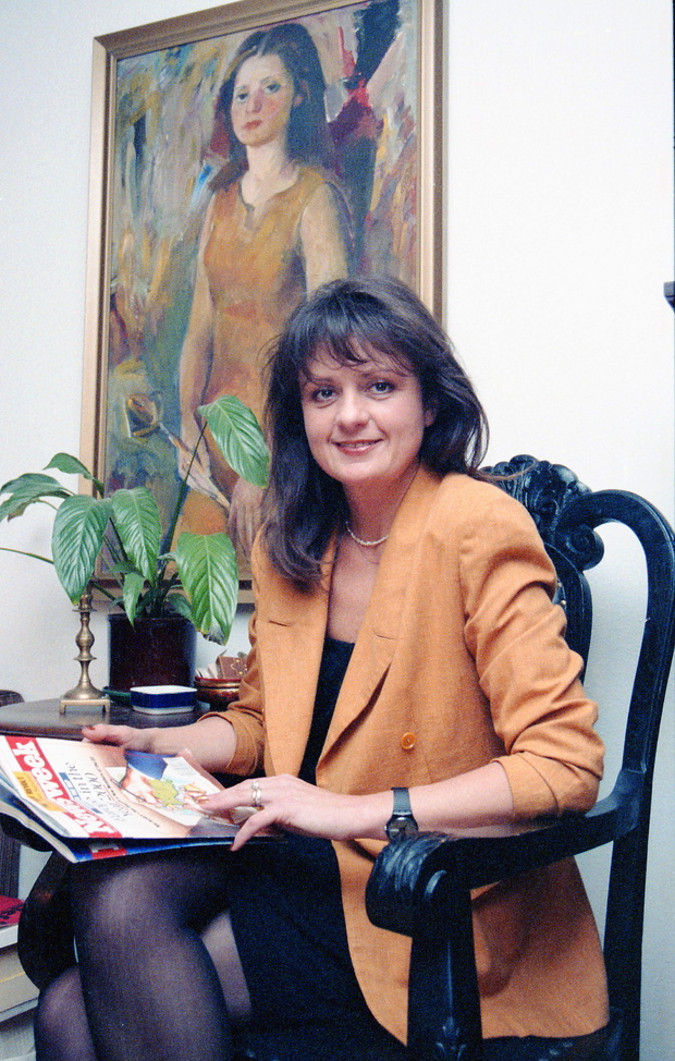 Warszawa 03.1991. Dziennikarka i prezenterka telewizyjna w Telewizji Polskiej Zofia Czernicka w swoim mieszkaniu na Ochocie.