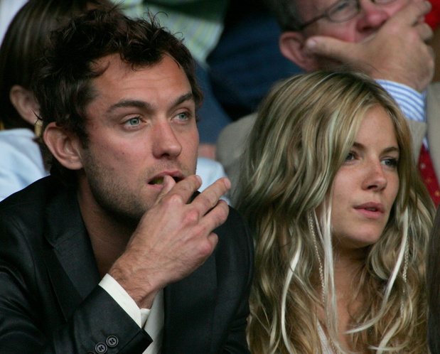 Jude Law, Sienna Miller, 2004