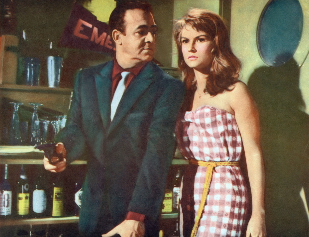 Mijanou Bardot w filmie "Sex Kittens Go To College"