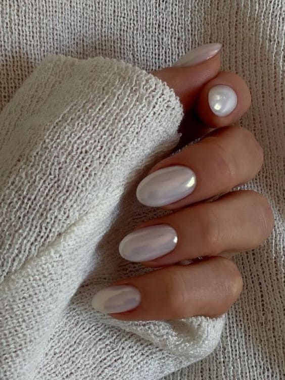 Glittery New Year’s Nails Inspirations for a Festive Look