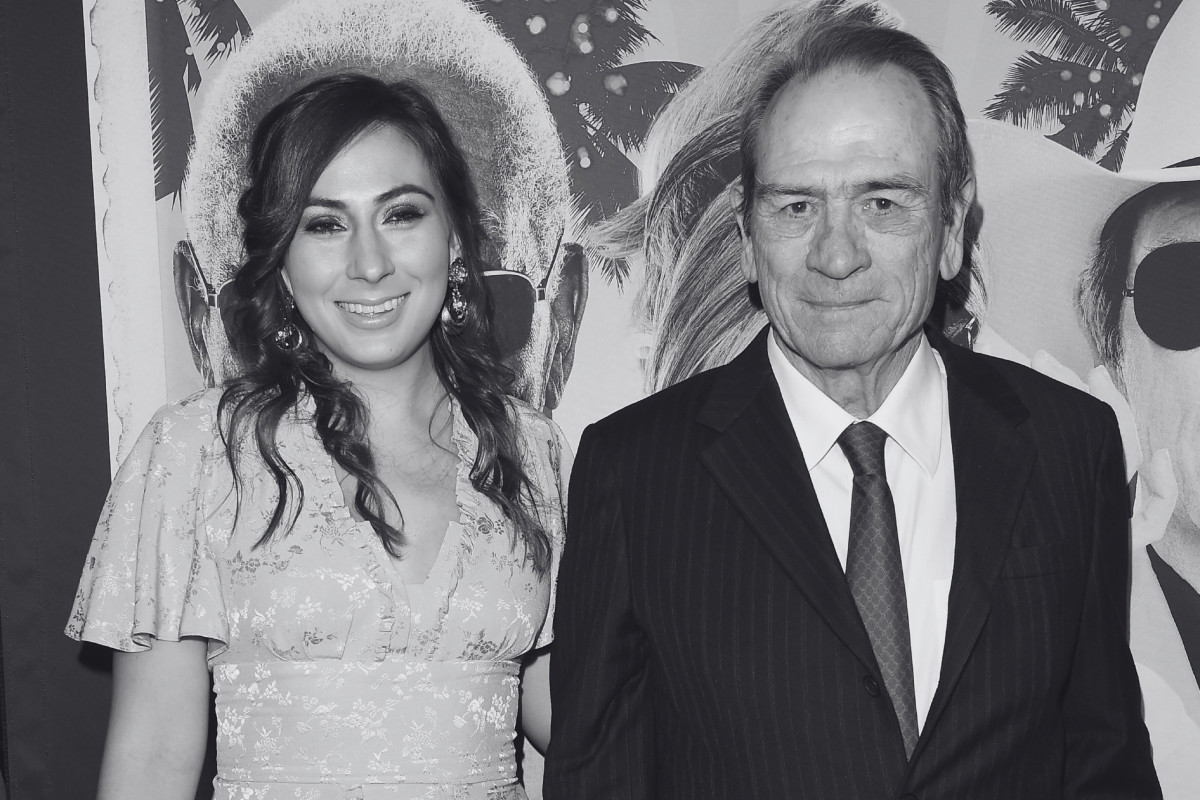 jamniki (2) -Tommy Lee Jones i Victoria Jones, 2017 ir. .