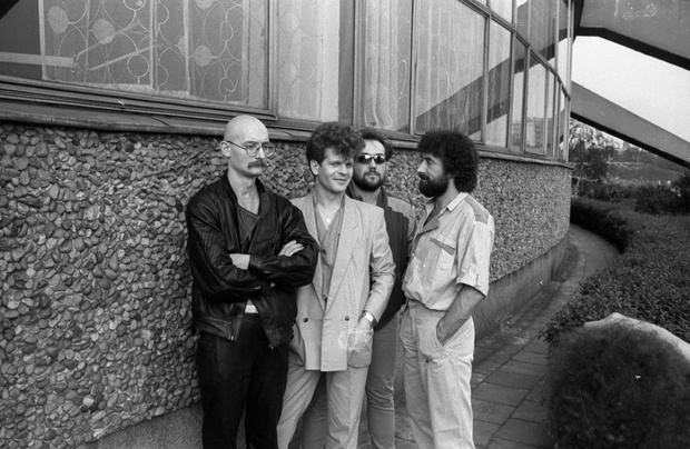 Poznań 05.1984. Polski zespół rockowy Kombi, od lewej: klawiszowiec Sławomir Łosowski, gitarzysta Waldemar Tkaczyk, wokalista Grzegorz Skawiński, perkusista Jerzy Piotrowski, wystąpi w Hali Arena na koncercie Rock Arena.