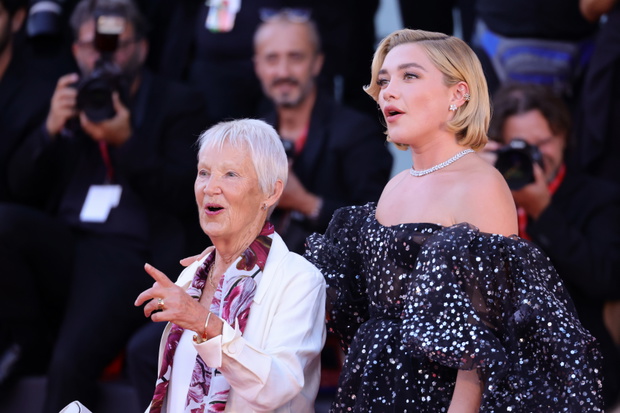 Florence Pugh z babcią na festiwalu w Wenecji