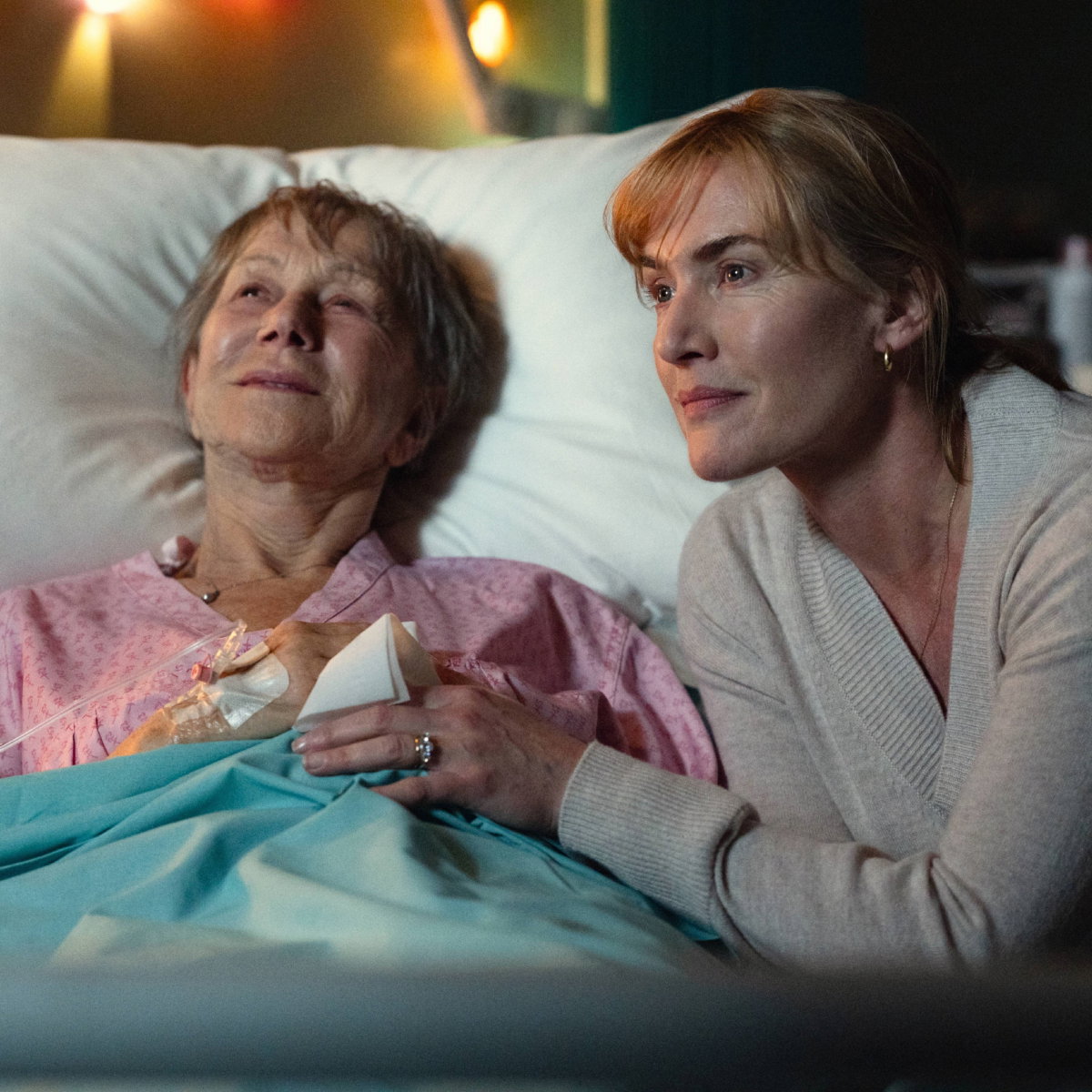 jamniki (2) Helen Mirren as June, Kate Winslet as Julia in "Goodbye June" (2025)