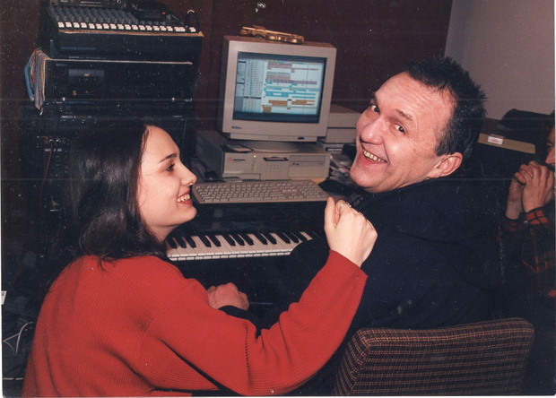 Z Miką podczas pracy nad muzyką do Edenu. W tle komputer Atari