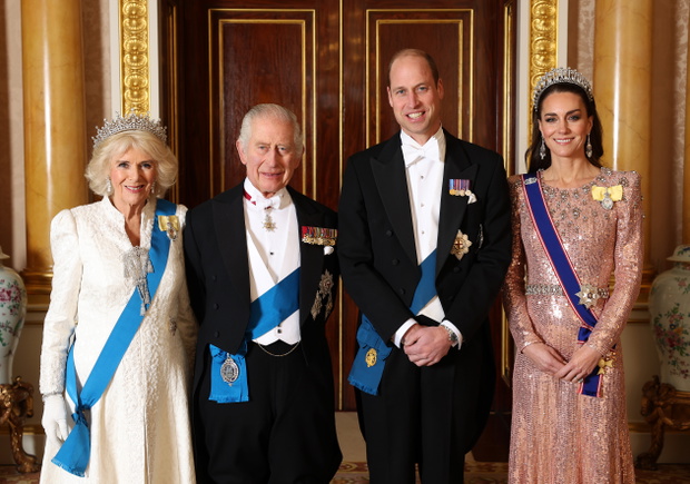 Królowa Camilla, król Karol III, książę William i księżna Kate, 5 grudnia 2023 r.