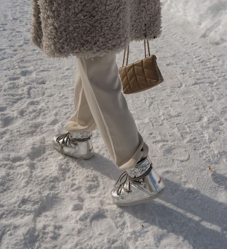 Snow much fun! ❄️ Catch me where the air is crisp, the vibes are cozy &amp; the boots are @inuikii