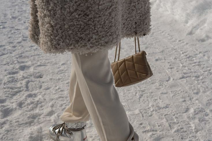 Snow much fun! ❄️ Catch me where the air is crisp, the vibes are cozy & the boots are @inuikii