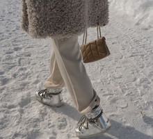 Snow much fun! ❄️ Catch me where the air is crisp, the vibes are cozy & the boots are @inuikii