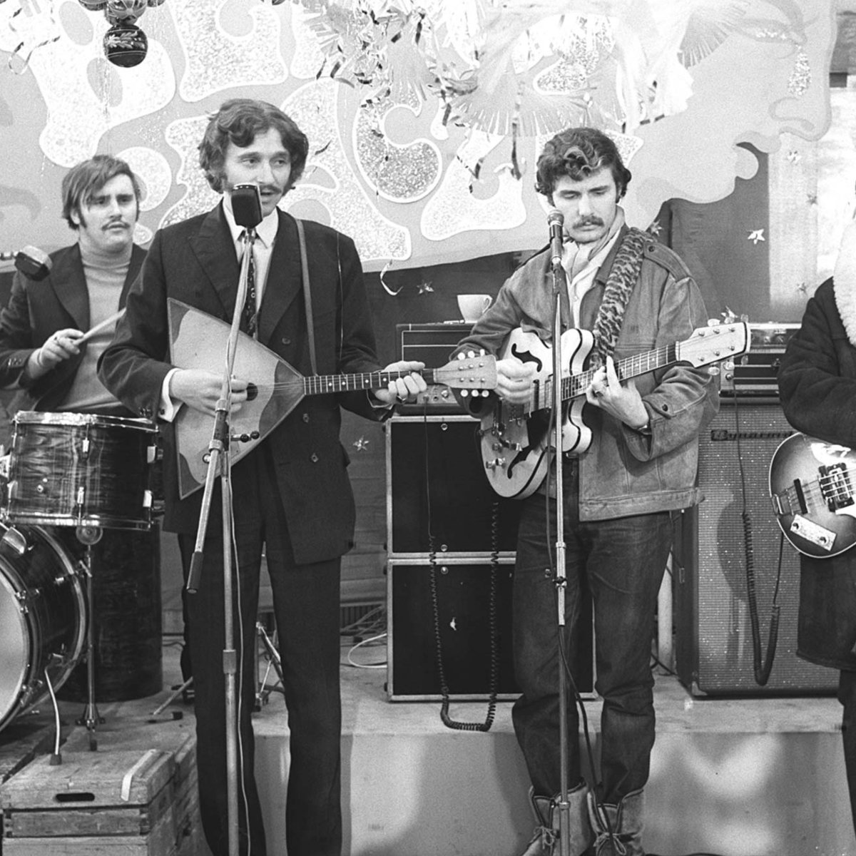 jamniki (2) - Polska 01.1969. Zespół wokalno-instrumentalny i bigbitowy Trubadurzy, od lewej: Marian Lichtman, Ryszard Poznakowski, Krzysztof Krawczyk, Sławomir Kowalewski. gr