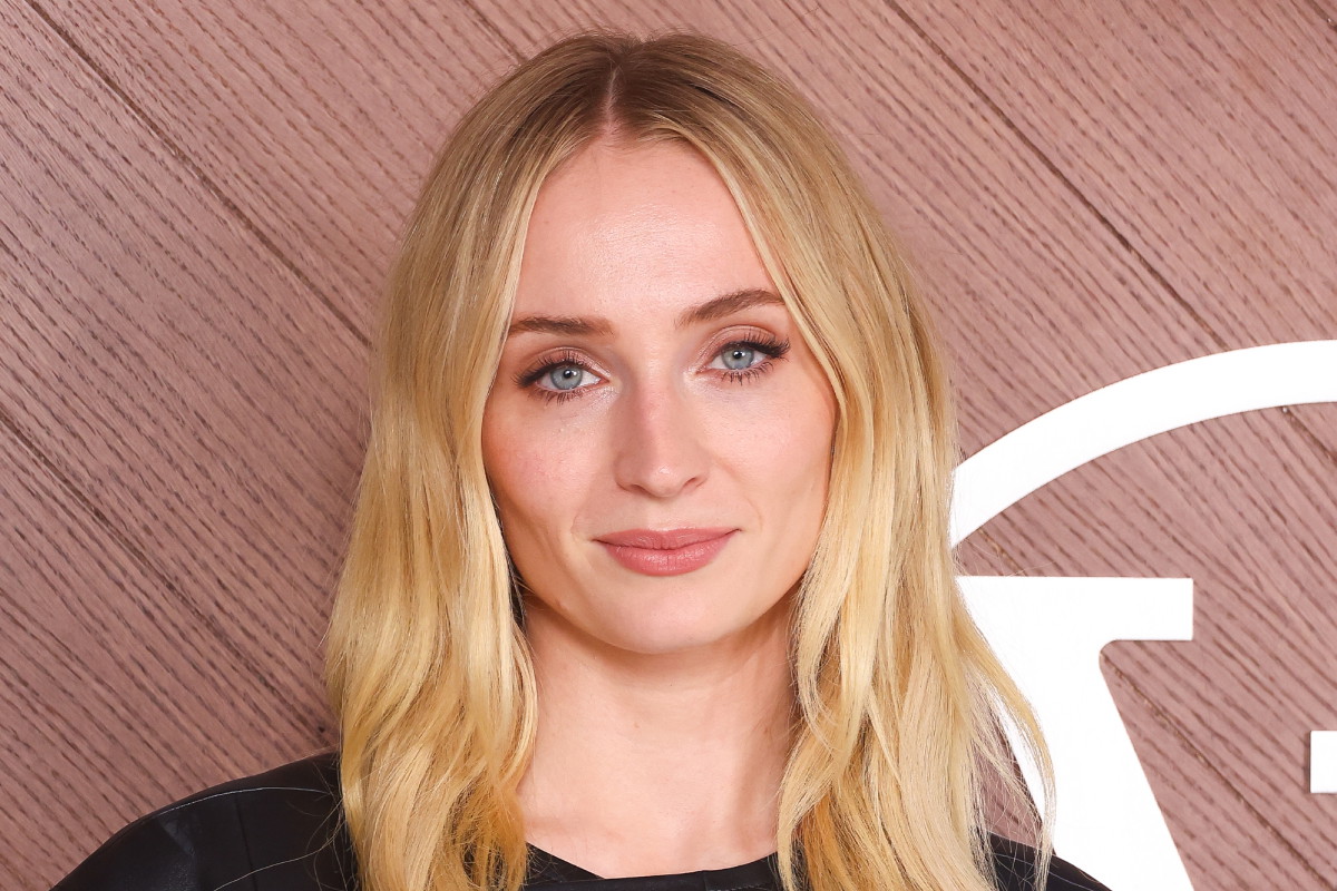 jamniki (2) -Sophie Turner 2025 r.