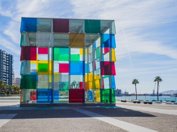 Charakterystyczne wejście do Centrum Pompidou Malaga