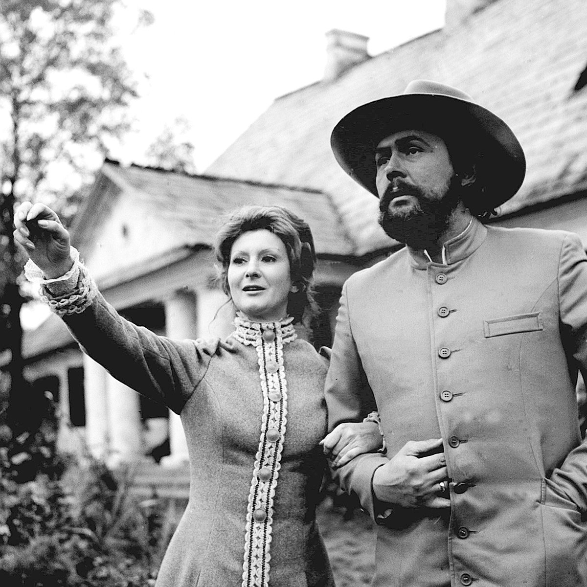 1975. Jadwiga Barańska i Jerzy Bińczycki w filmie "Noce i dnie" w reżyserii Jerzego Antczaka.