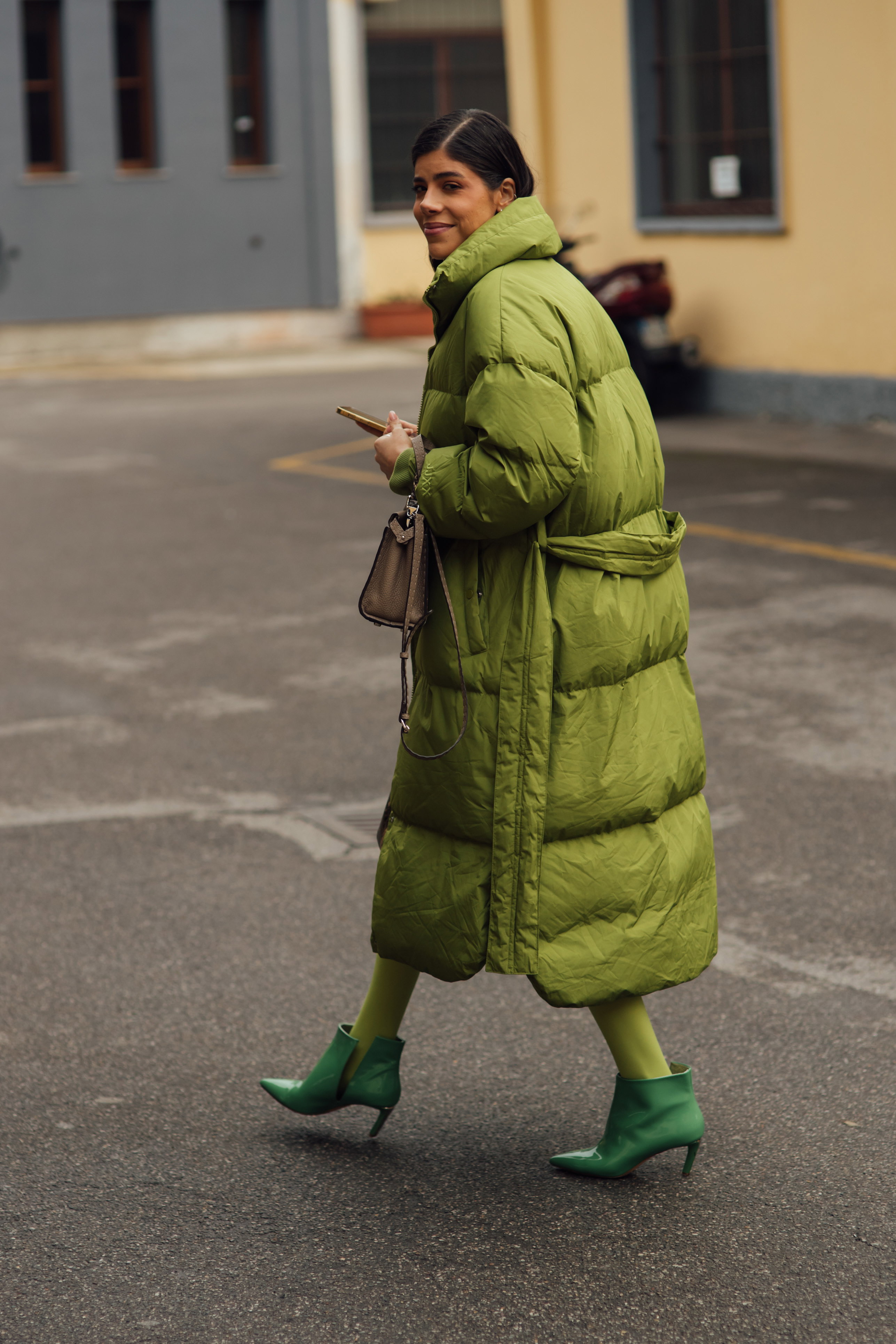 Kolor Chartreuse w modzie na 2026